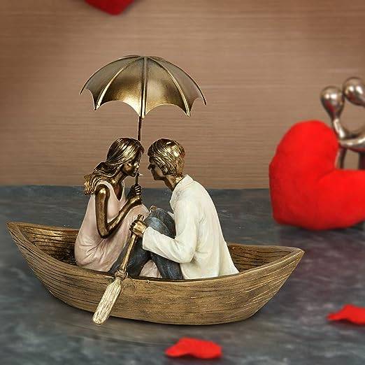 Resin Romantic Boat Couple Showpiece